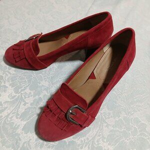 Adrienne Vittadini Red Suede Heeled Loafers with a Buckle and Fringe Detail 8M